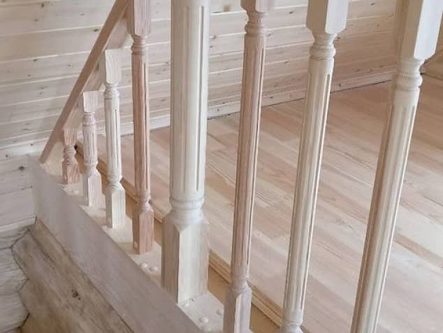 Деревянная лестница из сосны с покрытием итальянским лаком Zero